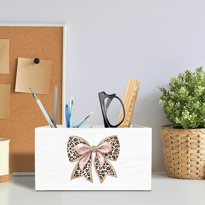 Leopard Coquette Bow Pen Holder for Desk, Pink and Cheetah Print Pencil Organizer, Preppy Trendy Leopard Bow Wooden Box Sign Desk Decor for Girls Bedroom Home Decoration