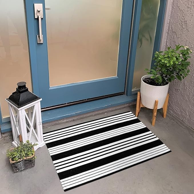 OJIA Christmas Front Door Mat 24"x35" Black and White Front Door Rug Washable Entryway Rug Cotton Handwoven Holiday Indoor Outdoor Doormat Small Area Rugs for Porch/Home Entrance Decor