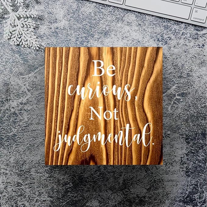 mmiishe Inspirational Wooden Box Sign Decorative Motivational Be Curious Not Judgmental Wood Box Sign Home Bedroom Office Decor Rustic Farmhouse Square Desk Decor Sign for Shelf Burlywood